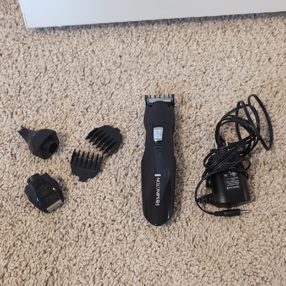Remington Black Cordless Men's Grooming Kit with Attachments
